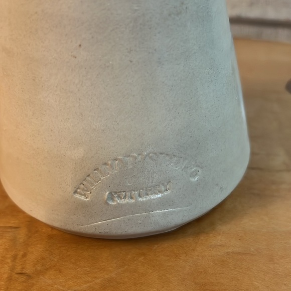 Williamsburg Pottery blue leaf wall hanging vase planter - Picture 6 of 6